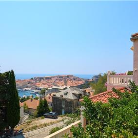 2-Bedroom Sea view Apartment with jacuzzi and Dubrovnik old town views, Sleeps 4